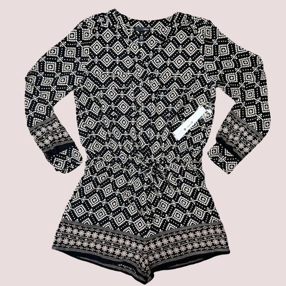 NWT Aqua Women's Aztec Geo Print Split Neck Roll-Tab Sleeve Romper XS - Picture 13 of 15